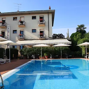 https://albergo-ristorante-papa.hotelinveneto.com